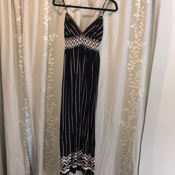 Lovely Maxi Dress 🍒🌹 - Picture 2 of 6